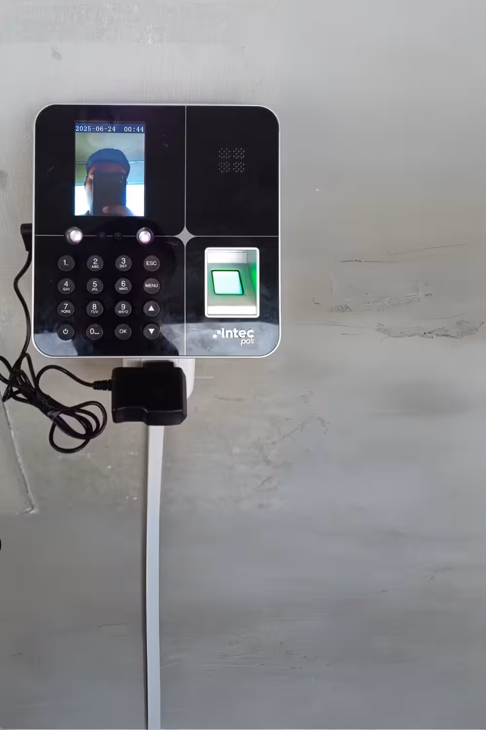 Instalación de chapa eléctrica